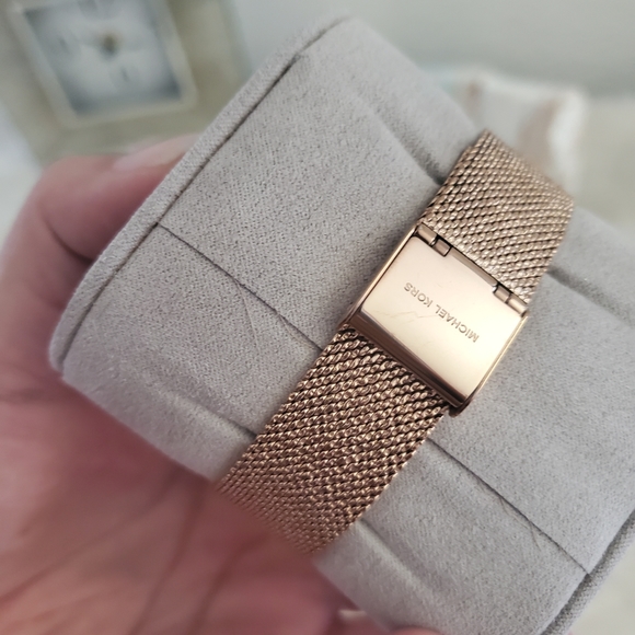 🌹Michael Kors Portia Rose Gold Watch🌹 - Picture 3 of 8